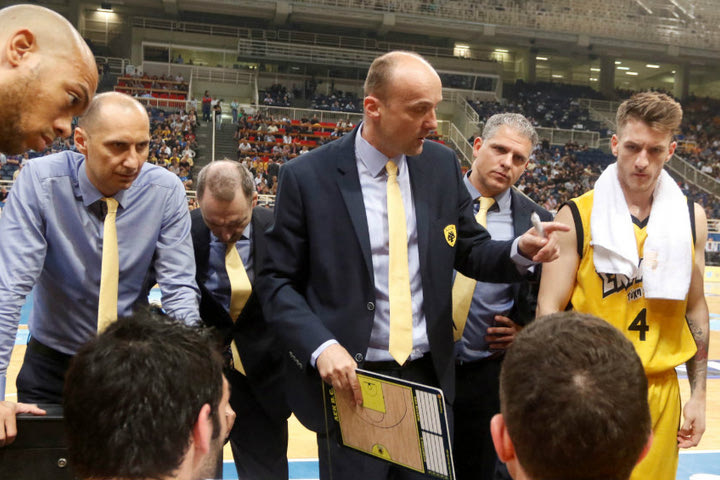 Ζντοβτς: “Η πίεση στον Ολυμπιακό”