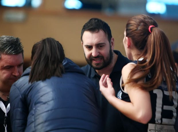 Παρέμεινε στον ΑΟ Θήρας ο Οικόνομου