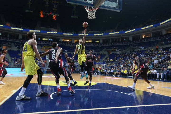 Η no look pass του Σλούκα στον Ούντο!