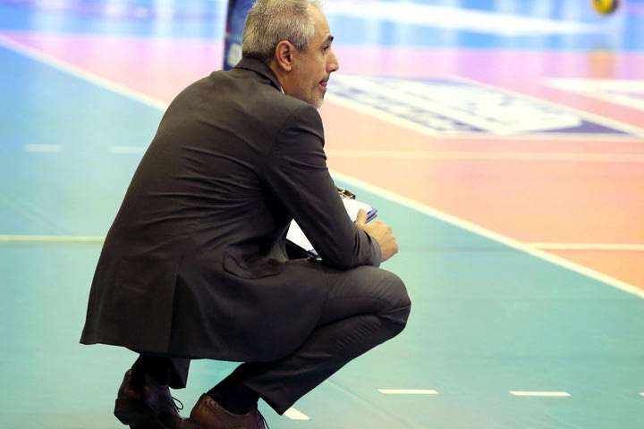 Καλμαζίδης: Δεν είναι φαβορί ο Ολυμπιακός”