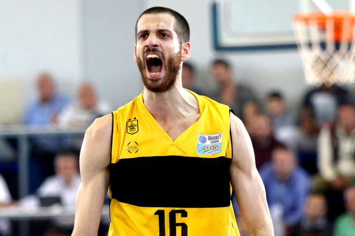 Νέο τριετές συμβόλαιο σε Μούρτο