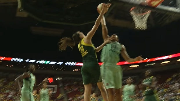 Η Kiah Stokes “κατέβασε τον γενικό” στο WNBA