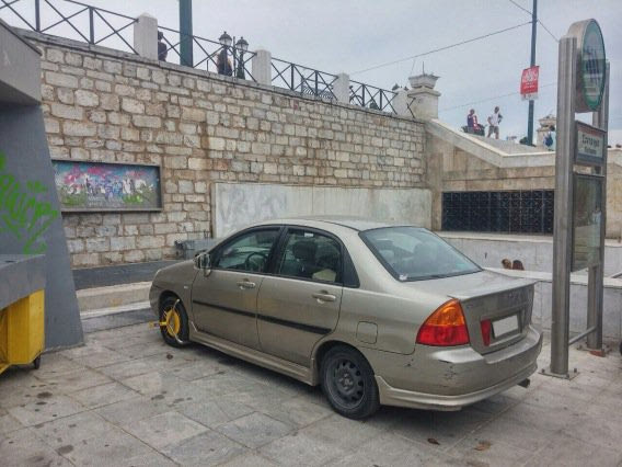 Πάρκαρε σαν κύριος στην Πλατεία Συντάγματος!
