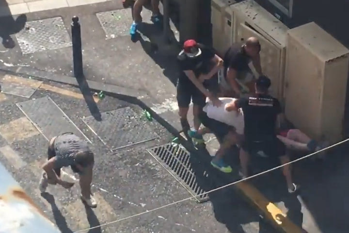 VIDEO: Σοκαριστικές εικόνες από το ξύλο των χούλιγκαν στη Μασσαλία