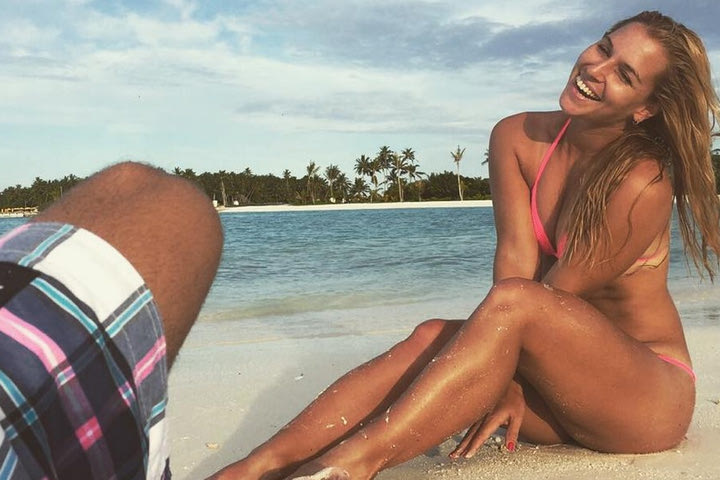 Ο sexy χορός της Τσιμπούλκοβα στην Σαντορίνη!