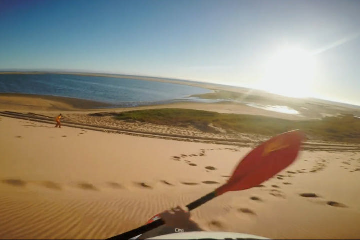 Kayaking πάνω σε… αμμόλοφους