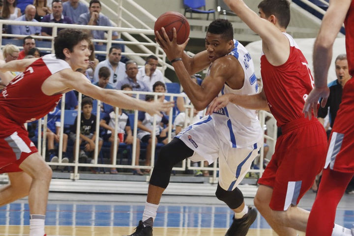 Στο ανοιχτό γήπεδο δεν παίζεται