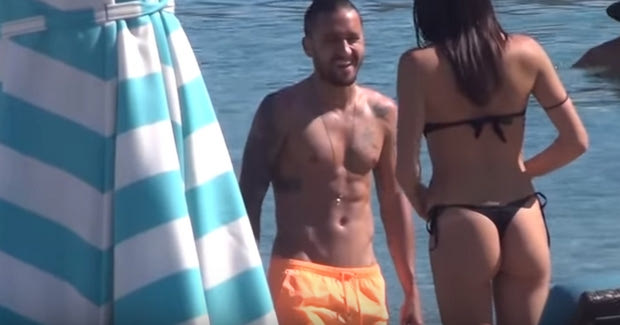 Ο “καυτός” χορός της γυναίκας Ναπολεόνι στη Μύκονο