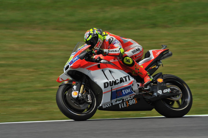 Iannone – Rossi δίνουν το ρυθμό
