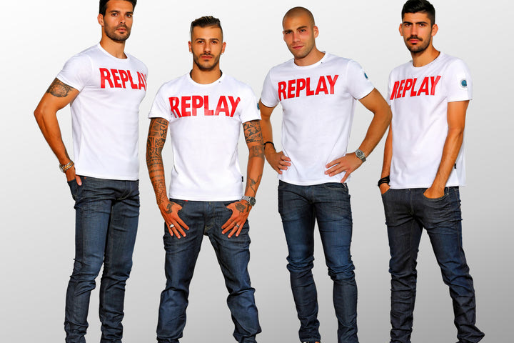 Ο Ολυμπιακός φοράει REPLAY Jeans