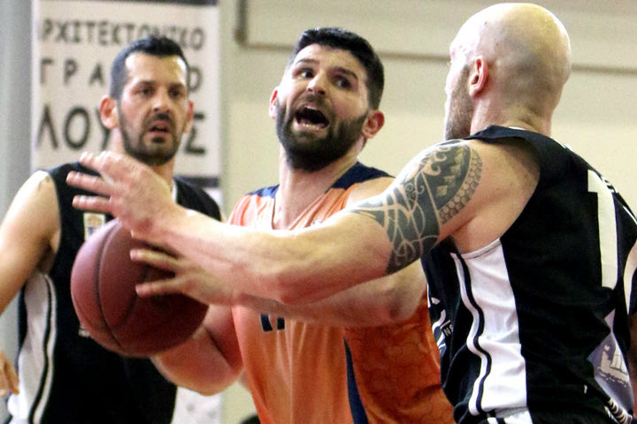 Ελεύθερος ο Παπαμακάριος από τον Φάρο