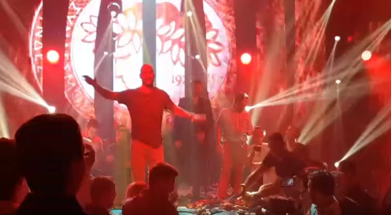 Πρίντεζης τραγουδά, Σπανούλης χορεύει (videos)
