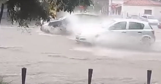 Οδηγός στη Θεσσαλονίκη προσπερνά στην καταιγίδα και “τιμωρείται” με αναπάντεχο τρόπο!