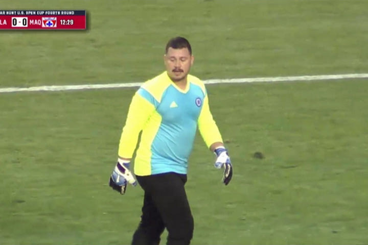 Πολλά κιλά… μπάλα ο τερματοφύλακας