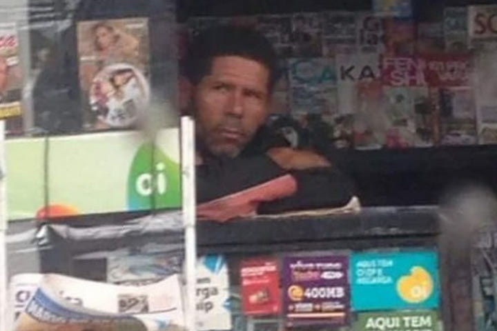 Ο Σιμεόνε έγινε… περιπτεράς!