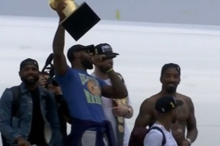 Ultimate… τρολάρισμα από τον LeBron στους Warriors