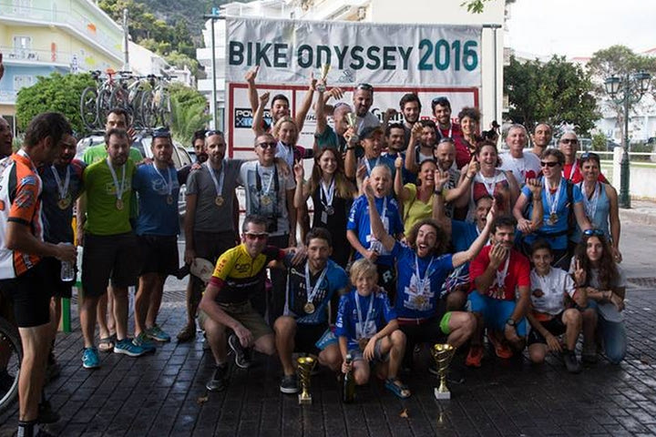 Το ΑΥΡΑ Active Cap στο πλευρό του Bike Odyssey 2016