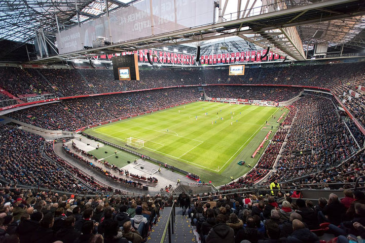 Γεμάτη η “Amsterdam Arena”, δρακόντεια μέτρα