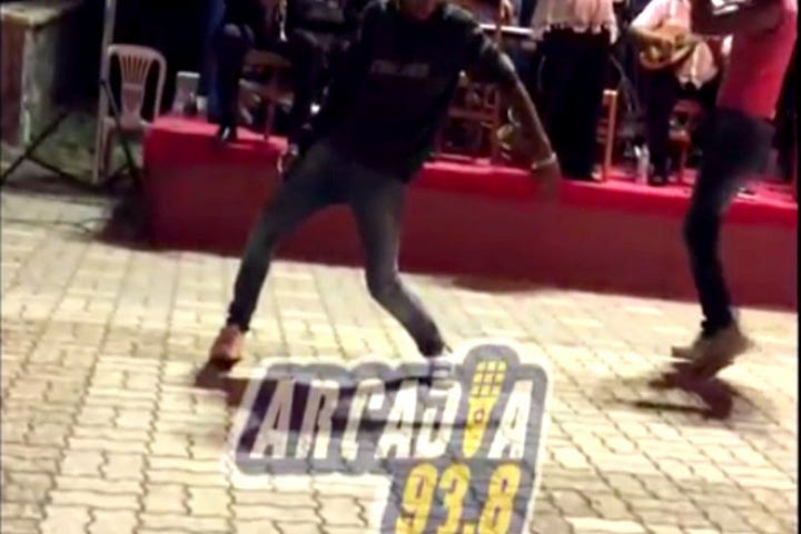 Break dance με κλαρίνο σε πανηγύρι στην Αρκαδία!