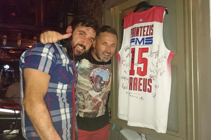 Η τρέλα δύο φίλων για τον Πρίντεζη