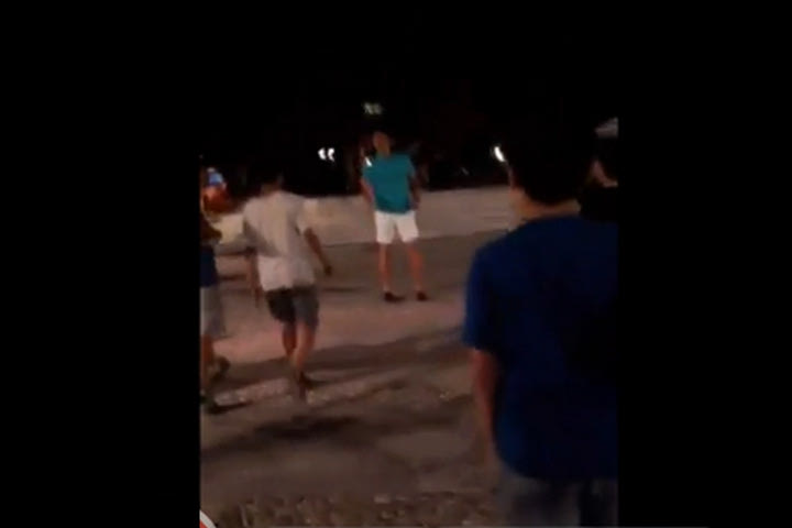 Μπαλίτσα με παιδιά στην Νάξο ο Λεβαντόβσκι