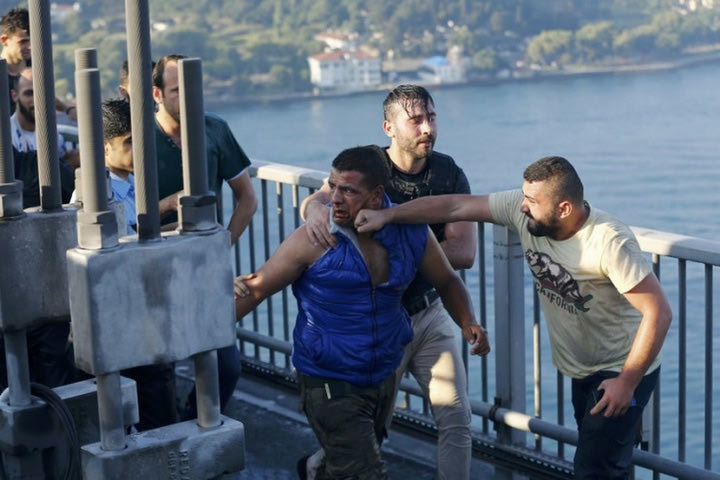 Λιντσάρισμα στη γέφυρα του Βοσπόρου