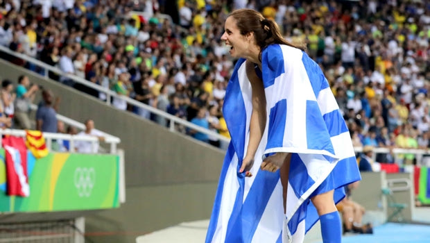 Σημαιοφόρος στην Τελετή Λήξης η Στεφανίδη
