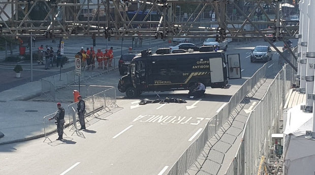 Έκρηξη και πυροβολισμός στο Ρίο