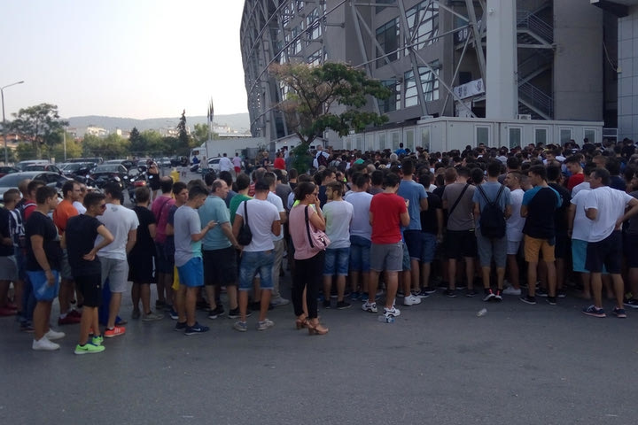 Πανικός για ένα εισιτήριο με τον Άγιαξ