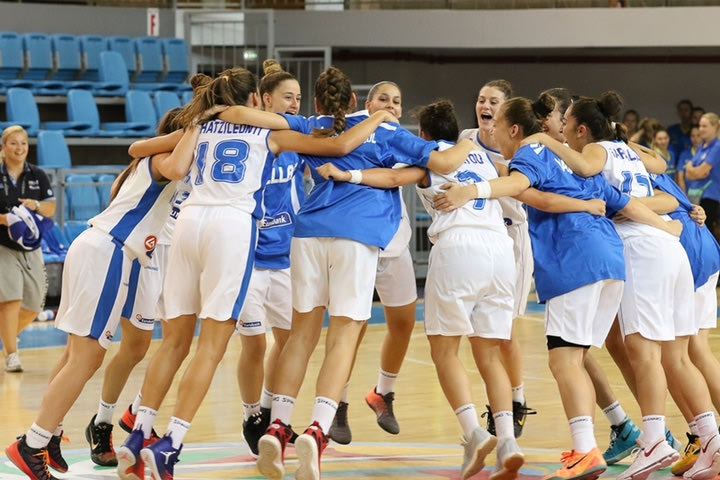 Νίκη και πρόκριση ως πρώτη για την Εθνική Κορασίδων