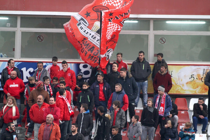 Έκλεψαν 70 ζευγάρια παπούτσια από τα αποδυτήρια του Πανσερραϊκού!