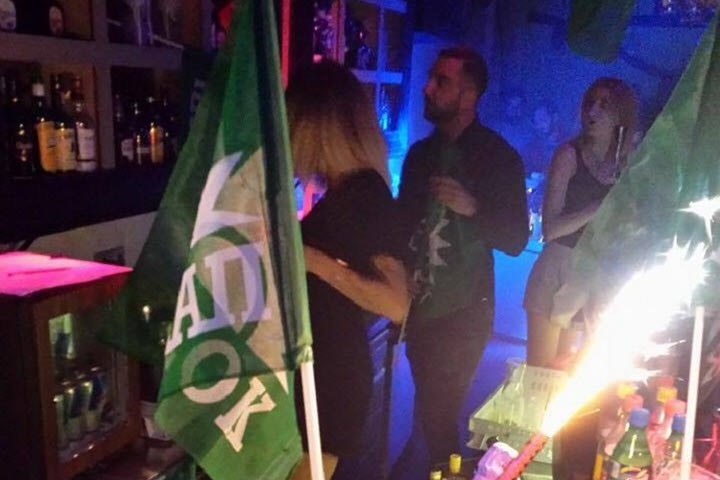 Βραδιά ΠΑΣΟΚ σε γνωστό μπαρ!