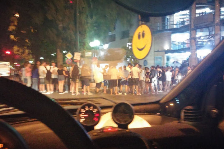Ξημερώματα στην ουρά για εγγραφή σε γυμναστήριο!