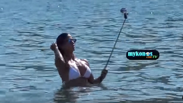 Καταραμένα likes: Κοπέλα “βασανίζεται” για να βγάλει καλή selfie