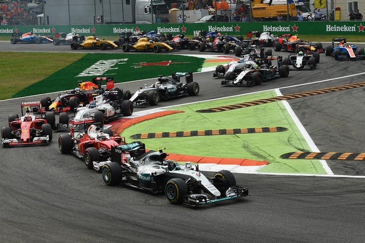 O Rosberg νικητής, το 1-2 η Mercedes