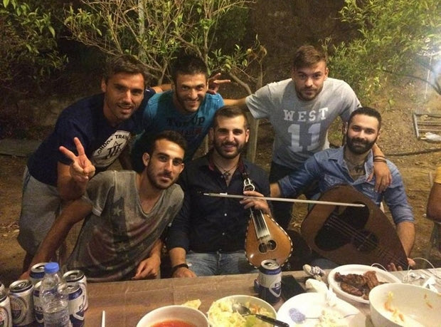 Γλέντι στον ΟΦΗ με μπάρμπεκιου, λύρα και λαούτο