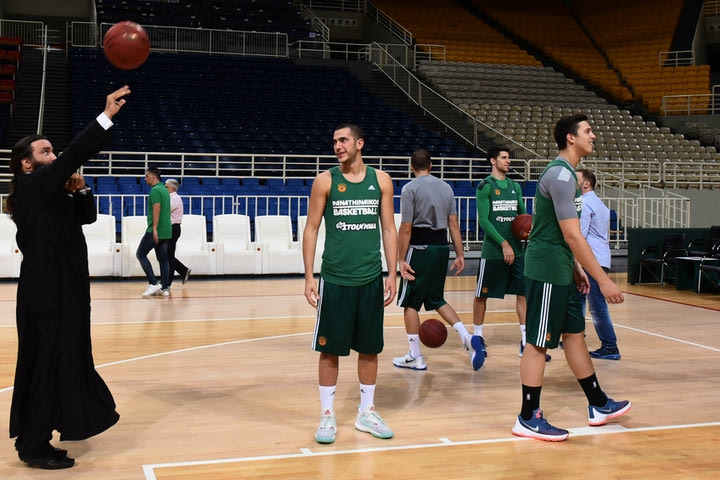 Ο Μποχωρίδης, ο Γκάλης και ο… παπάς