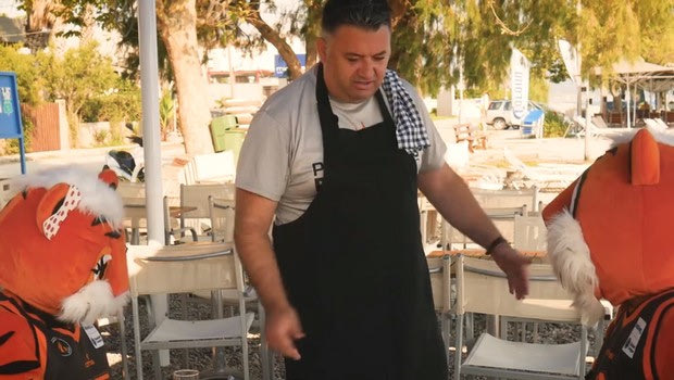 Προμηθέας: Ο Μάκης Γιατράς σε ρόλο… ταβερνιάρη για τα εισιτήρια διαρκείας!
