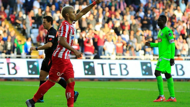 Ντανίλο στο Sport24.gr: “Ο Μοράις αφήνει ελευθερία στους παίκτες του”