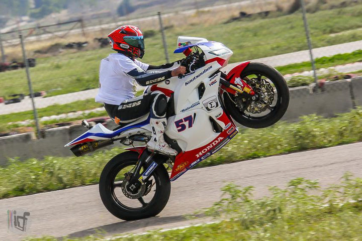 Ο Μιχάλης Κουτσουμπός Πρωταθλητής στη SuperSport 600