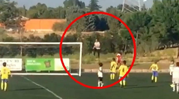 O Ρονάλντο έγινε… ball boy για χάρη του γιου του