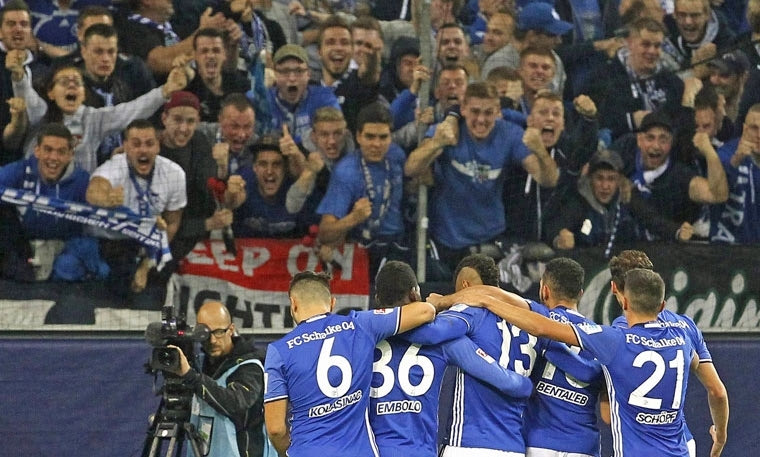 Πρώτη νίκη η Σάλκε, 4-0 την Γκλάντμπαχ