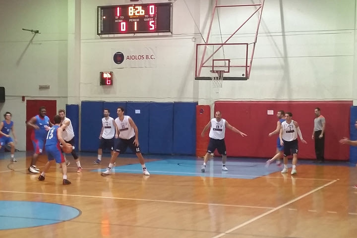 Επεισόδια στον Ταύρο, εισβολή οπαδών του Αιγάλεω που κτύπησαν παίκτη