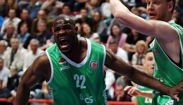 Επικό κάρφωμα από τον Λατάβιους Γουίλιαμς!