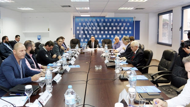 Έδωσε 100.000 ευρώ για τη μελέτη και δεν τη συζητάει!