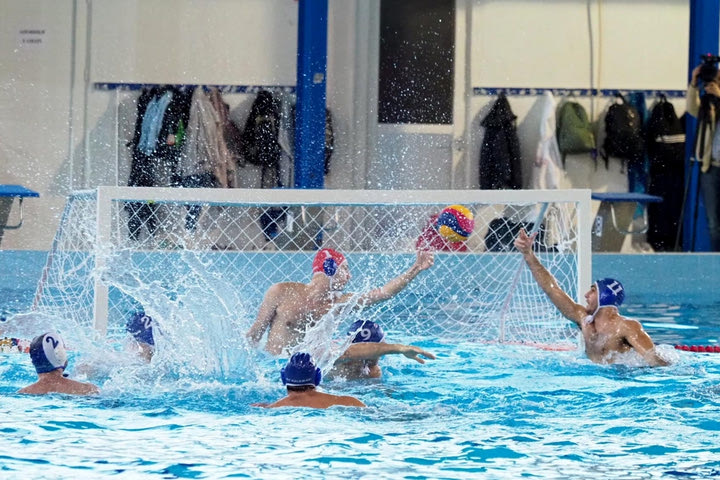Νίκες για τα φαβορί, ένταση στη Νέα Σμύρνη