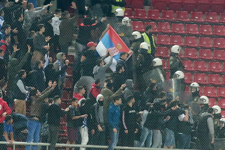 Προκλήθηκαν οι Βόσνιοι με σημαίες και αναφορά στην σφαγή της Σρεμπρένιτσα