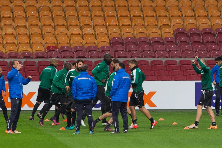 Παρουσία οπαδών η προπόνηση στο Amsterdam Arena