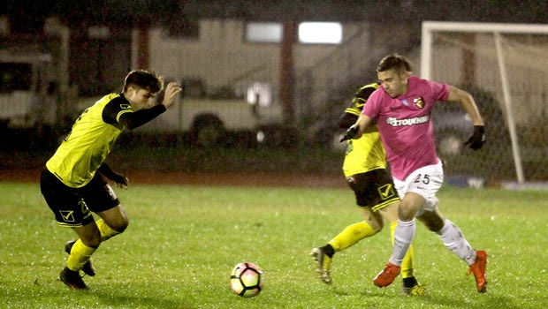 Βούλιαξε η ΑΕΚ στην λάσπη, 2-2 με την Αναγέννηση