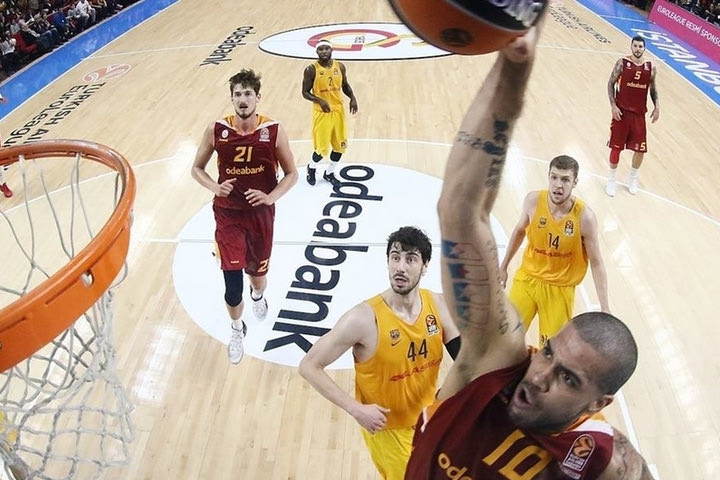 Σάρωσε στα ριμπάουντ η Γαλατά και έσπασε την κατάρα με Μπαρτσελόνα